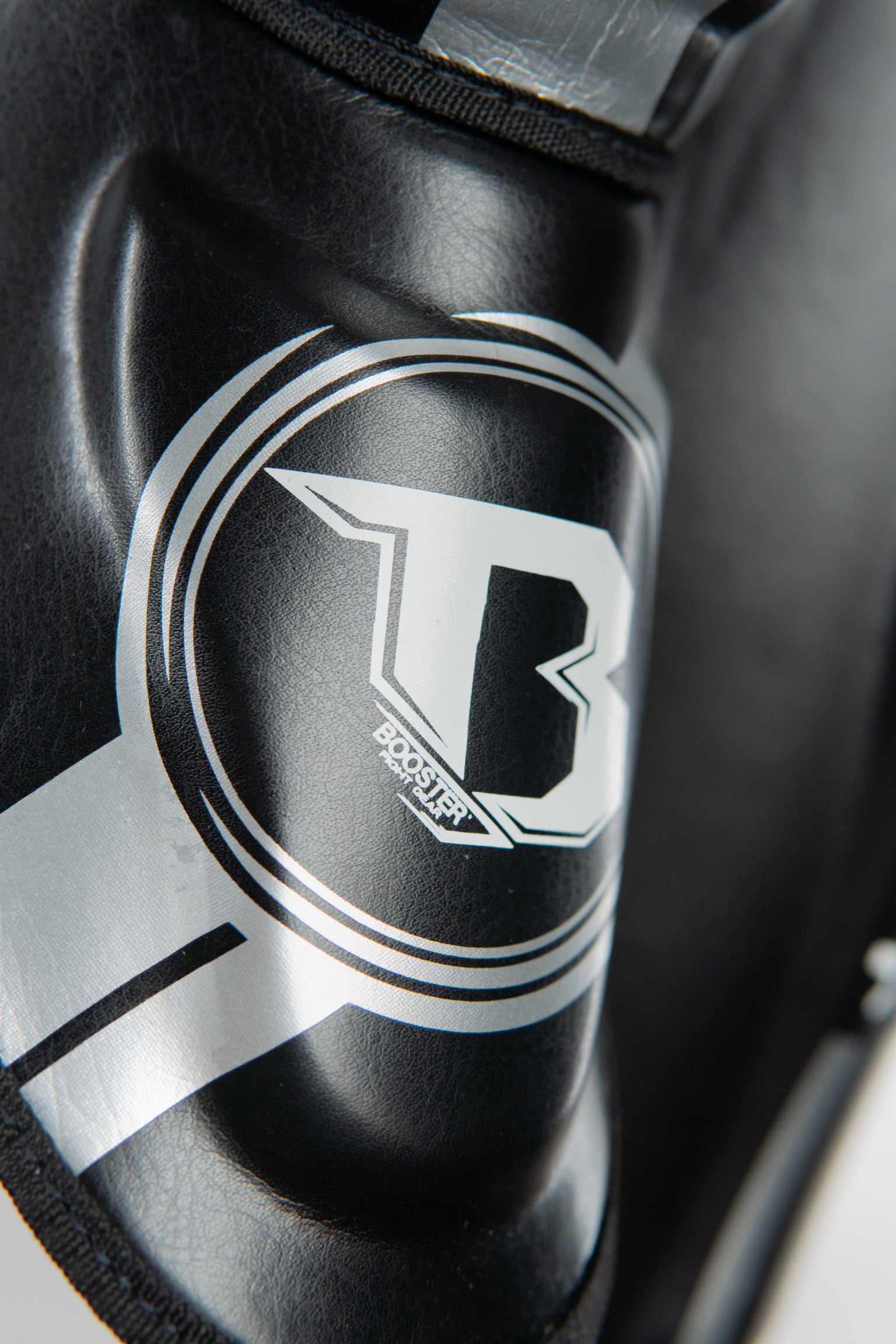 BOOSTER SHINGUARDS V3 SILVER