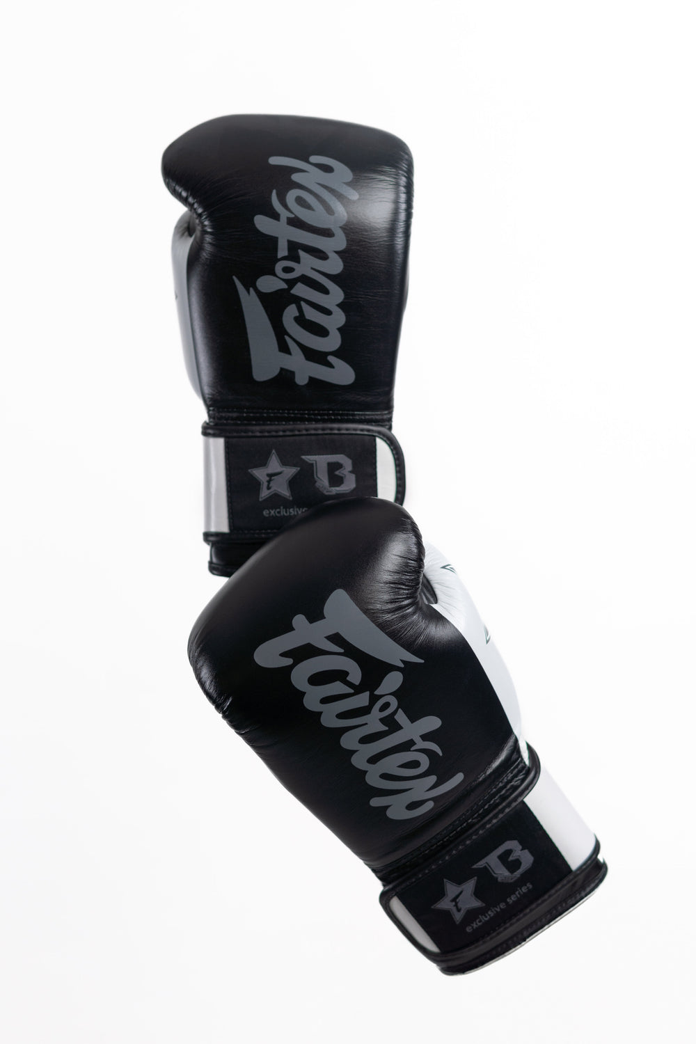 FAIRTEX x BOOSTER SORT/HVID BOKSEHANDKSER