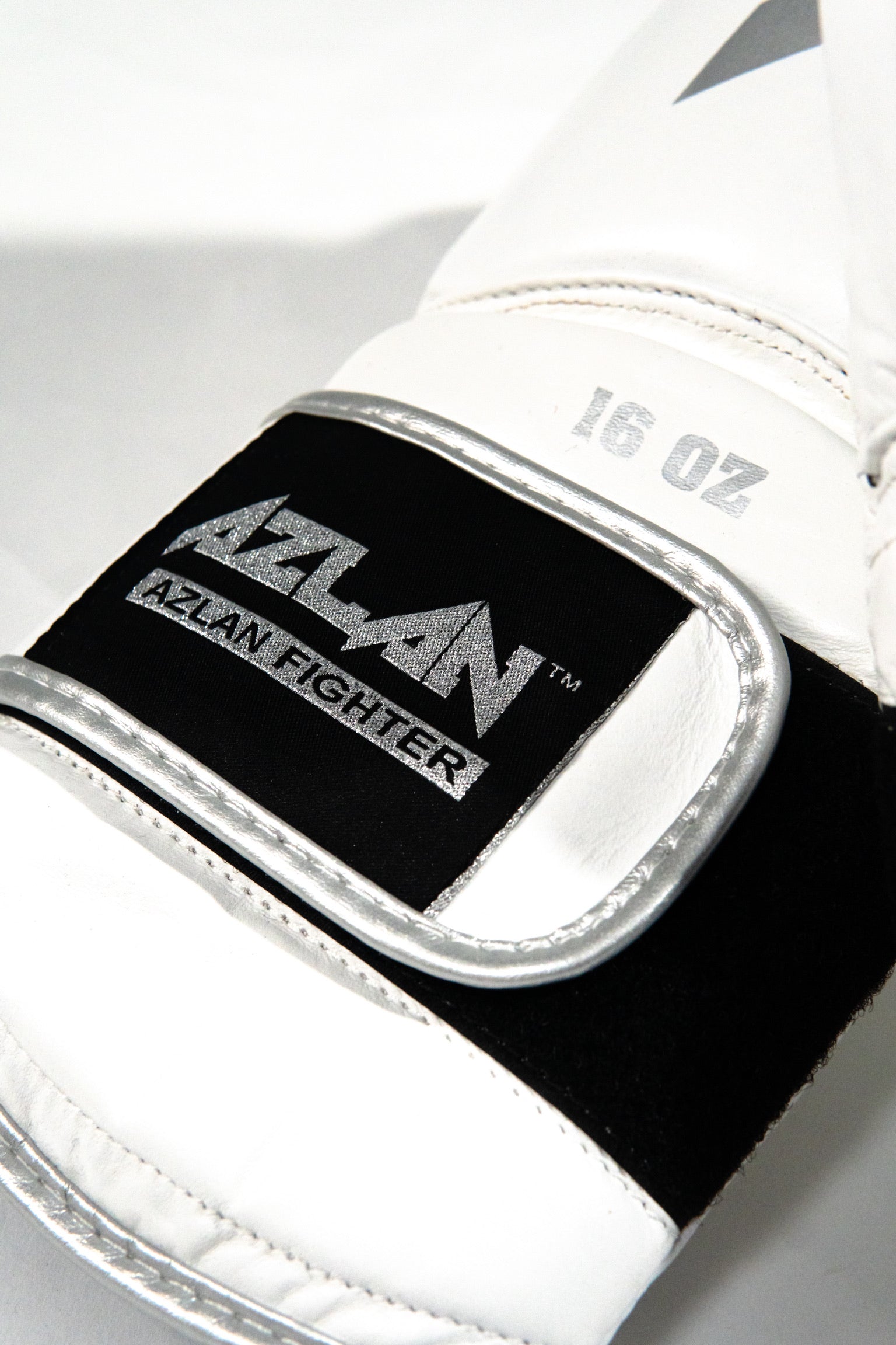AZLAN “S10” BOXING GLOVES WHITE/SILVER