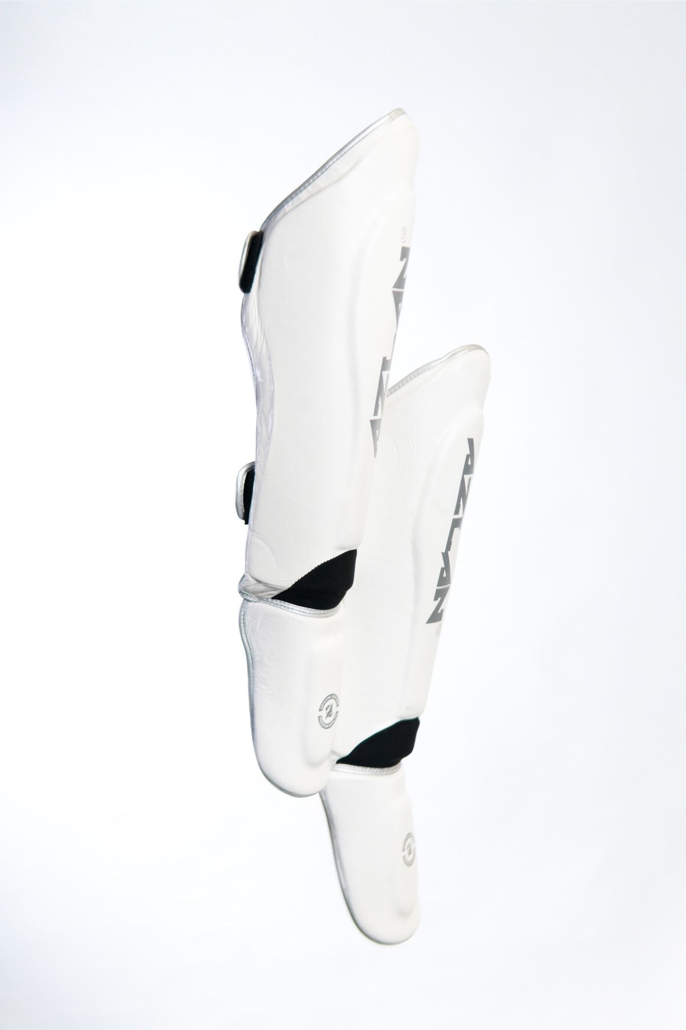 AZLAN SHINGUARDS “LIGHTNING” WHITE/SILVER