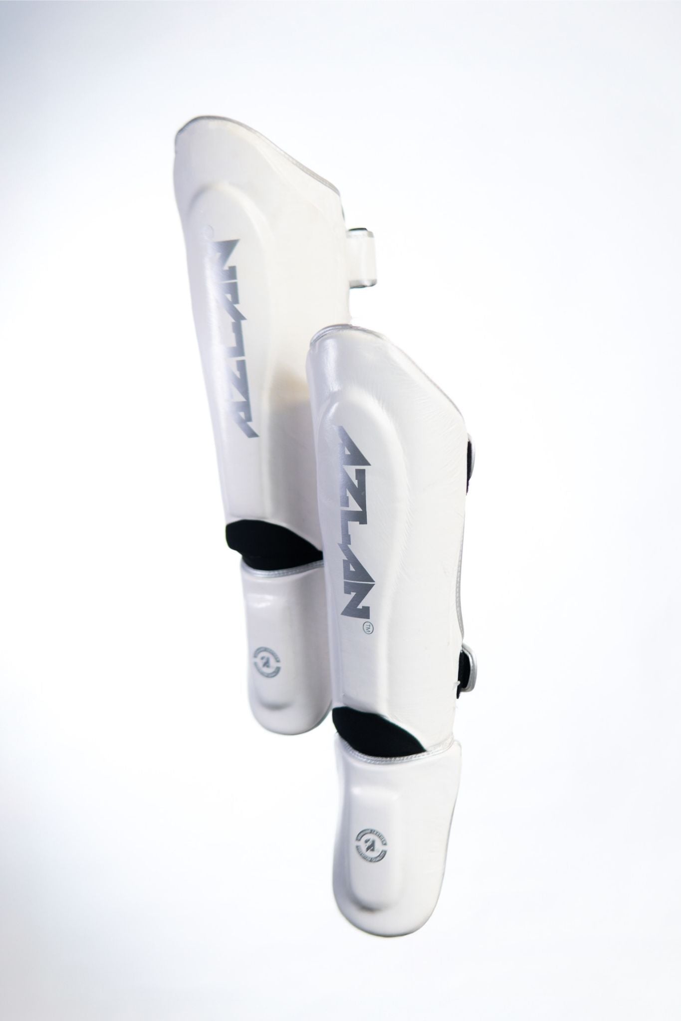 AZLAN SHINGUARDS “LIGHTNING” WHITE/SILVER