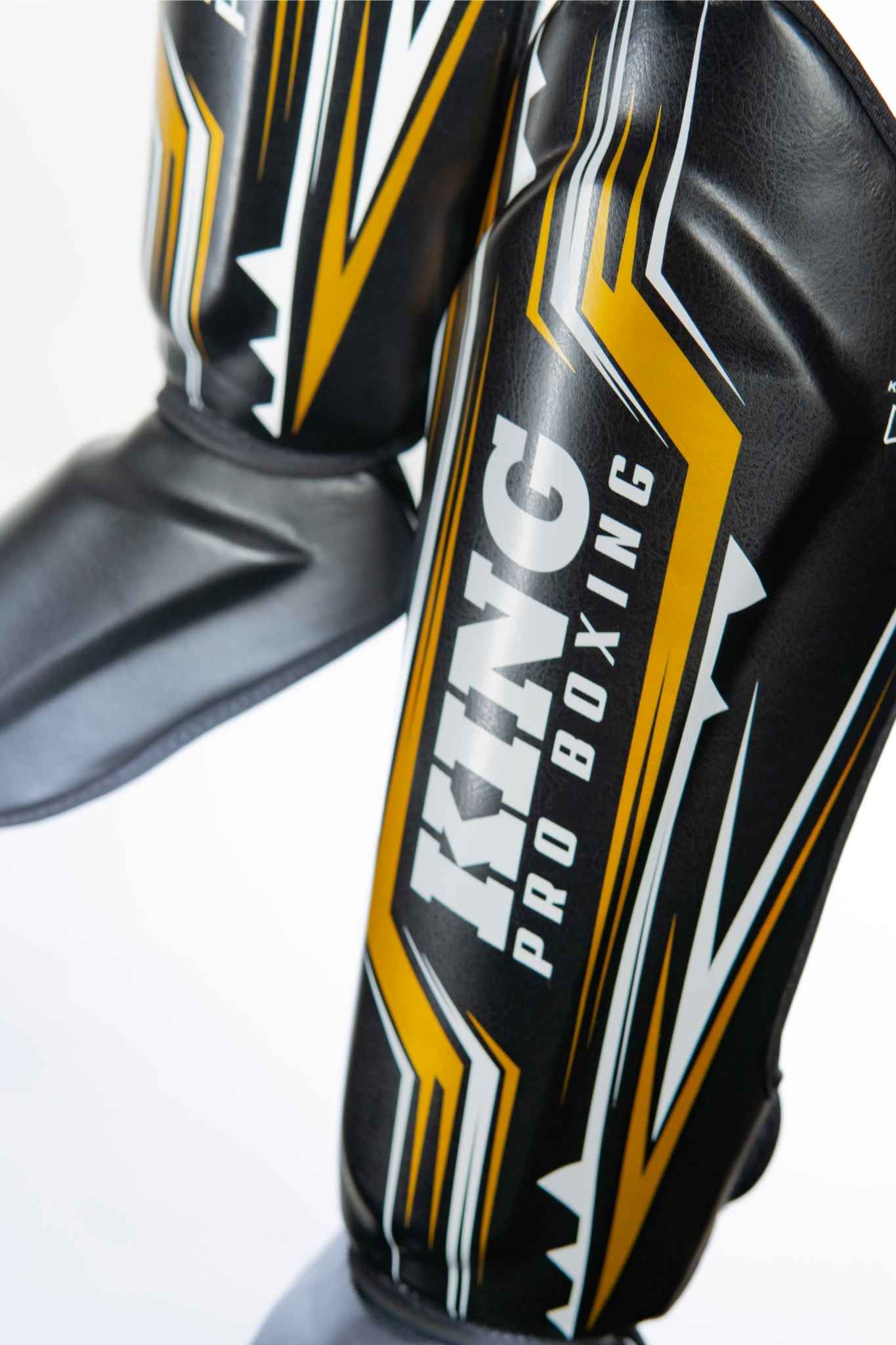 KING PRO BOXING “SPARTAN” LEG SHIELD "BLACK/GOLD"