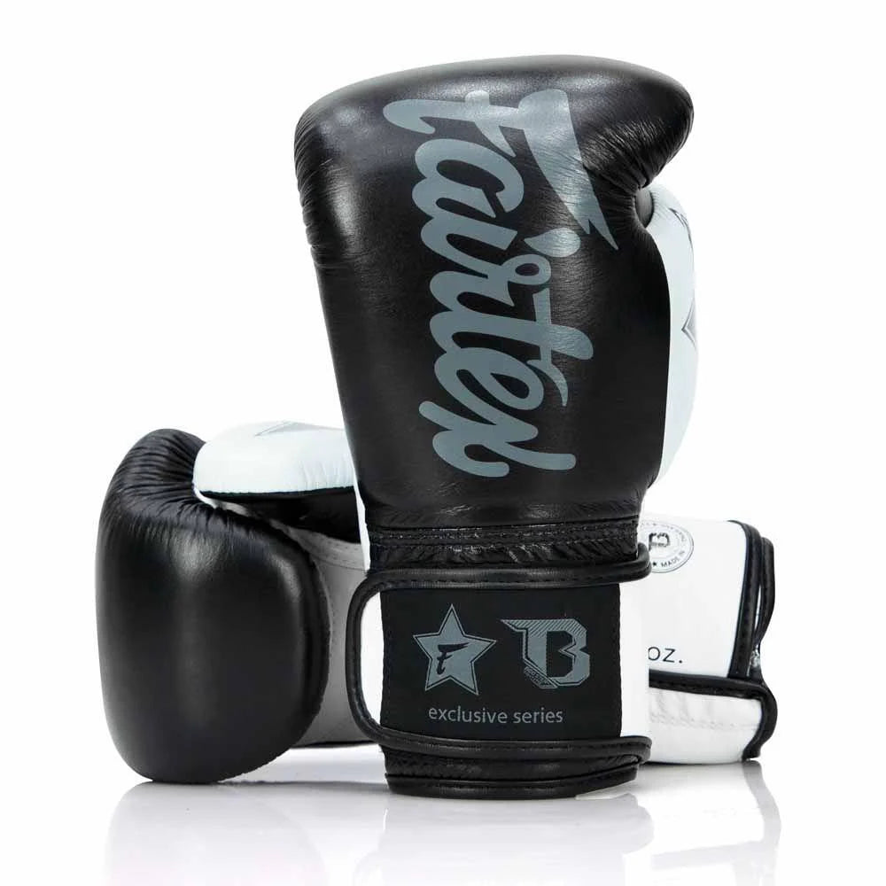 FAIRTEX x BOOSTER SORT/HVID BOKSEHANDKSER