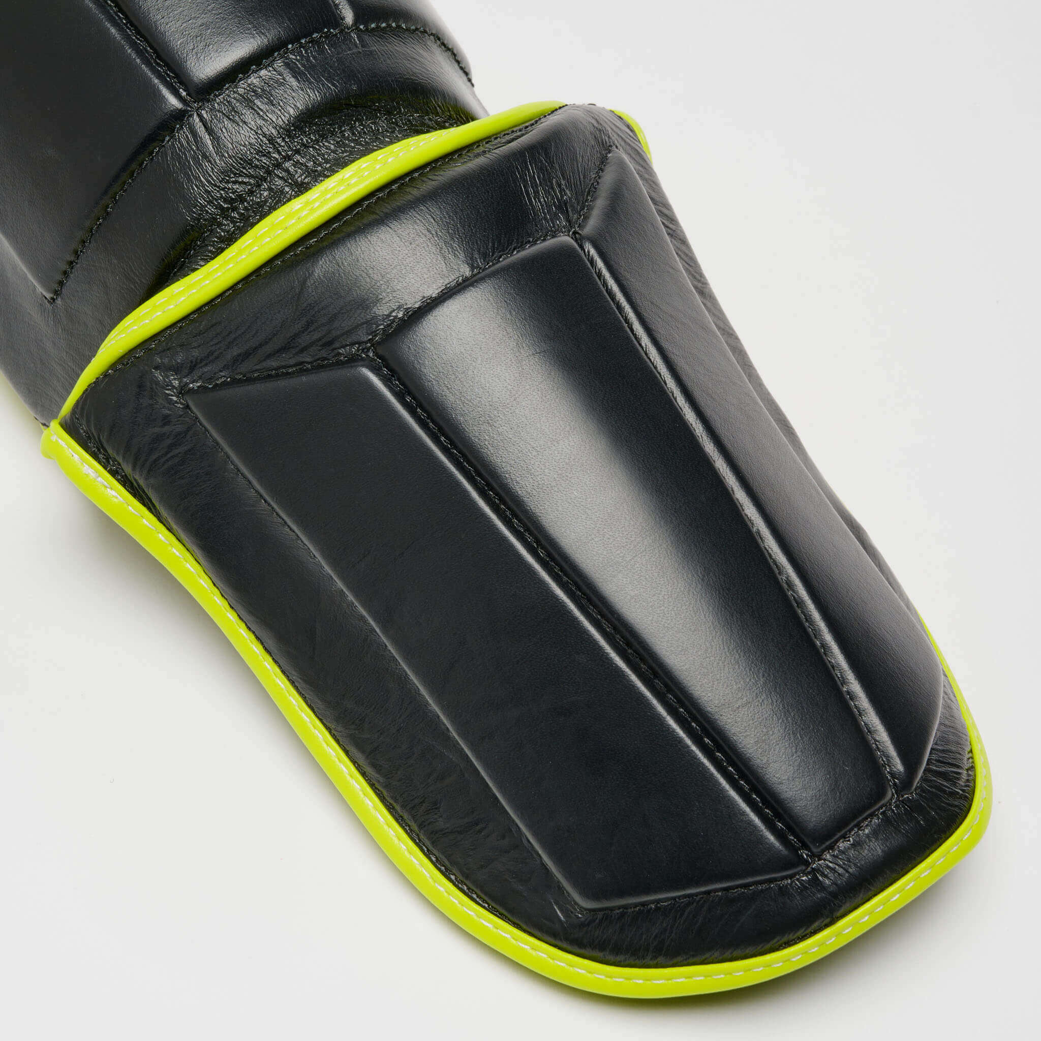 LEONE “REVO FLUO” SHINGUARDS GREEN