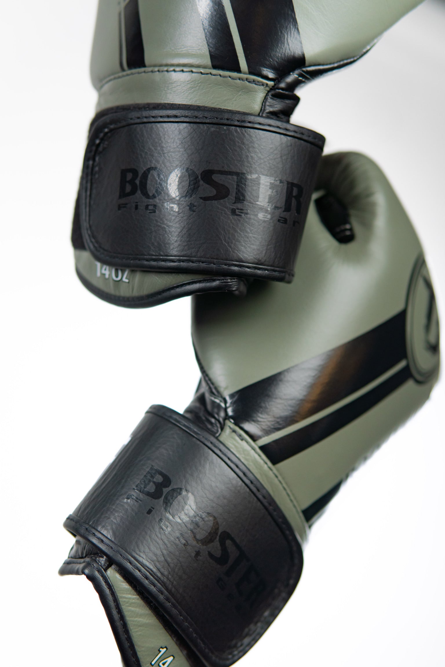 BOOSTER V3 BOXING GLOVES