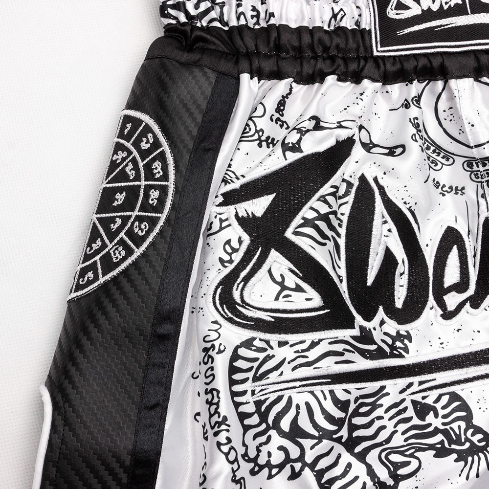 8 WEAPONS HVID/SORT MUAY THAI SHORTS